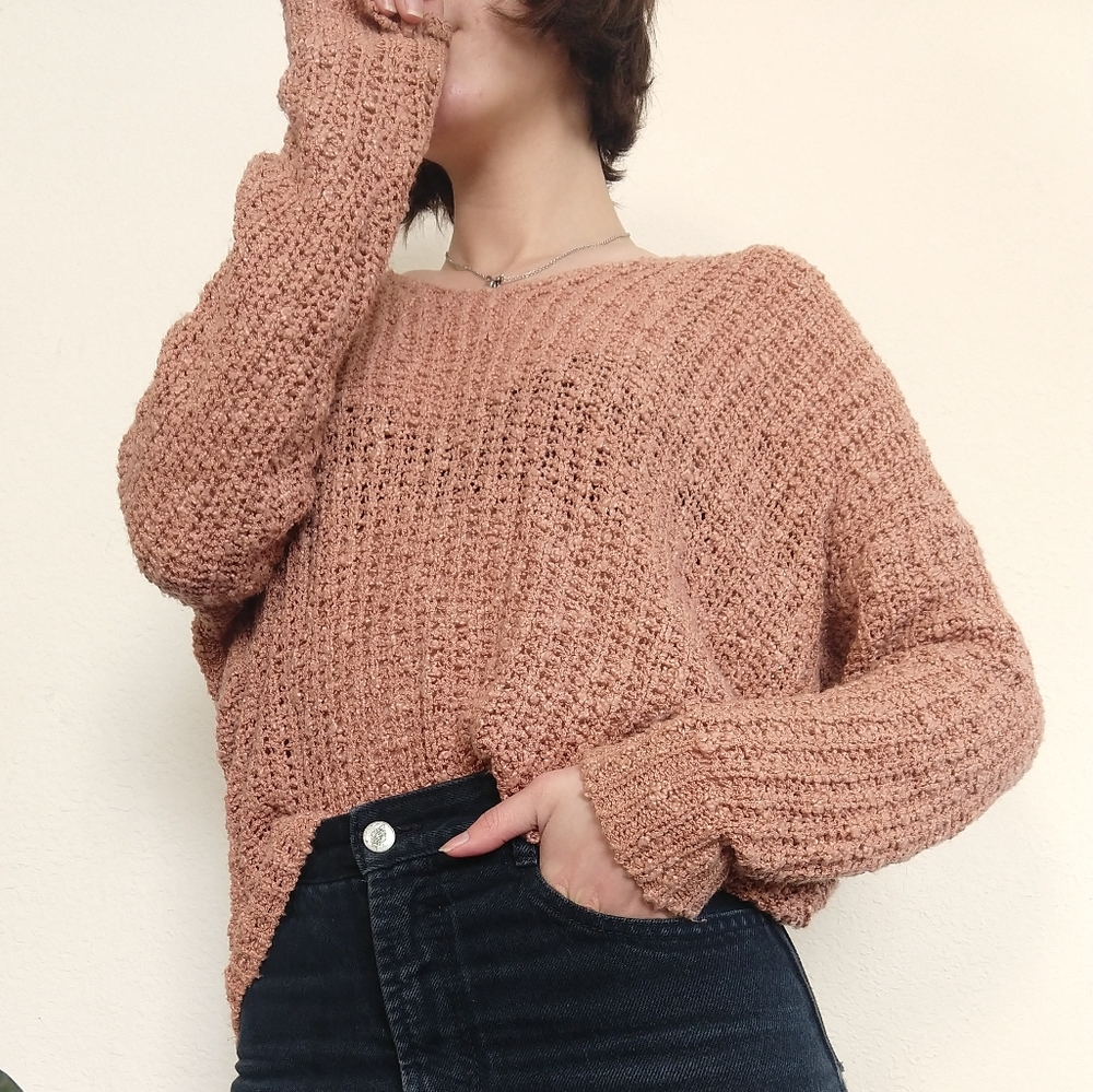 SOLD | 🍑 Open Back Sweater